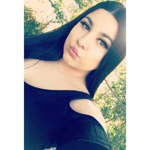 Meet your Posher, Yesenia